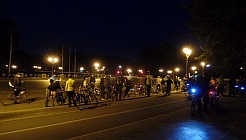  Die Gruppe von knapp 60 Leuten früh um 6 Uhr an der Siegessäule