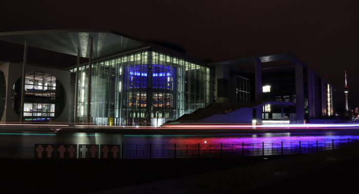 Marie-Elisabeth-Lüders-Haus bei Nacht